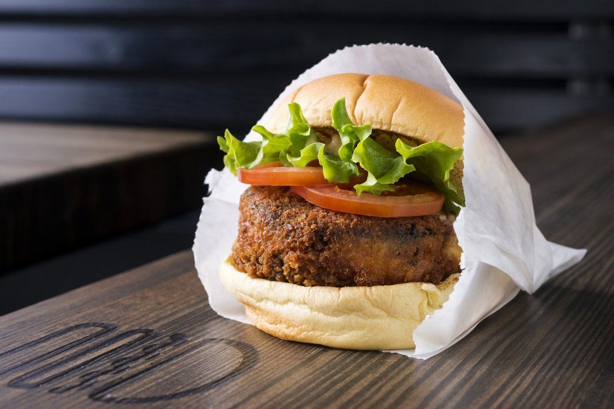有楽町 シェイクシャック ニューヨーク発の人気グルメバーガーを食べてみた。3.525ご飯を食べたら吹っ飛んだ