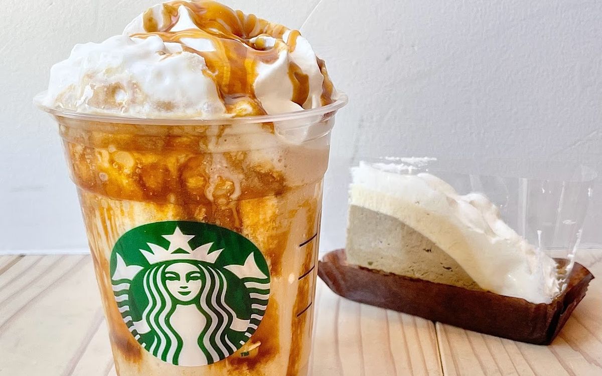 今日のご褒美タイム は、ホットドリンクで。 寒い日にほっと温まる、バレンタインにぴったりのチョコレートを重ねた特別な一杯を✨あなただけのバレンタインドリンクを一緒に見つけてみませんか🍫☕️ 気になるカスタマイズを教えてください😊 スターバックス