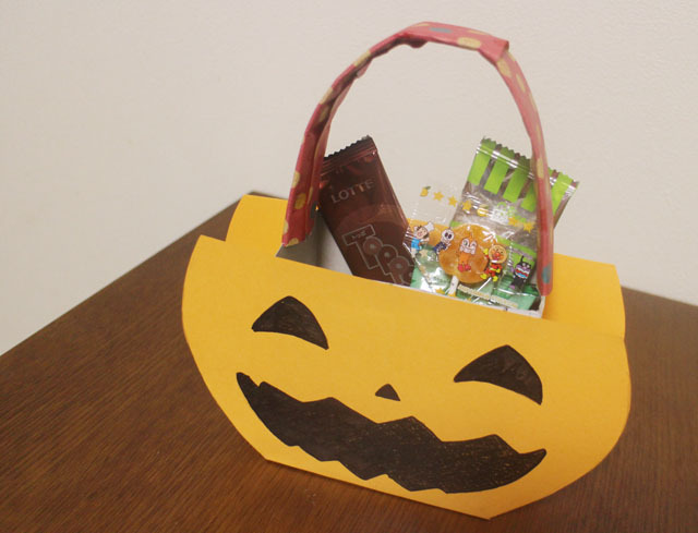 2024年 子どもが喜ぶハロウィンお菓子入れの作り方10選！簡単に製作できるものがたくさん♩ - お菓子とスイーツのメディアPakutto パクッと