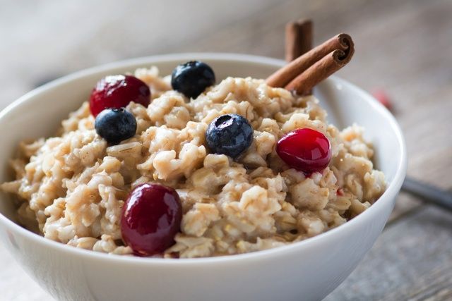 管理栄養士が教える 寒い季節にぴったり 腸内環境を整える、温かい朝食「オートミールポリッジ」ヨガジャーナルオンライン