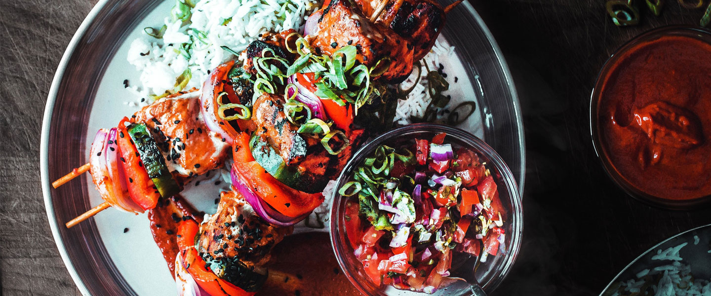 📍The Beach Restaurant & Bar ザ ビーチ レストラン＆バー美しくロマンチックなガンビーチの絶景 を眺めながら、 優雅に チャモロ料理を堪能できるレストランバー 🌅✨ 🛍️メイン料理をご注文でソフトドリンク1杯無料 参加条件：食事と飲み物を注文時に定員にこの