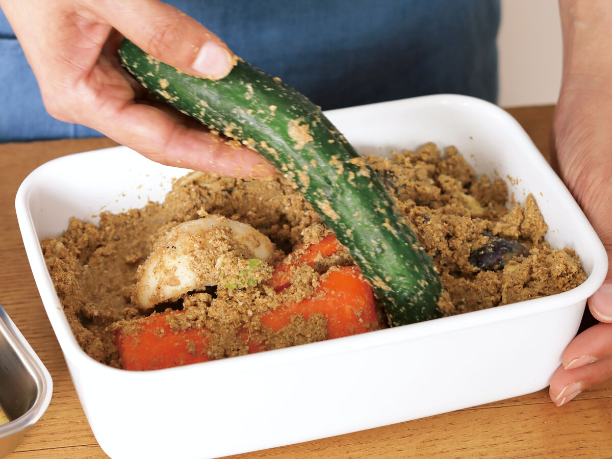 夏に食べたいぬか漬け初心者でも簡単にぬか漬けが作れる 「冷蔵庫で育てる熟成ぬか床」 旬の野菜でぬか漬けを作りませんか？今回はオススメの夏野菜をご紹介🎵 ぜひチェックしてくださいね✨ ーーーーーーー \\あま酒や麹のお店 こうじや里村@kohseifoods