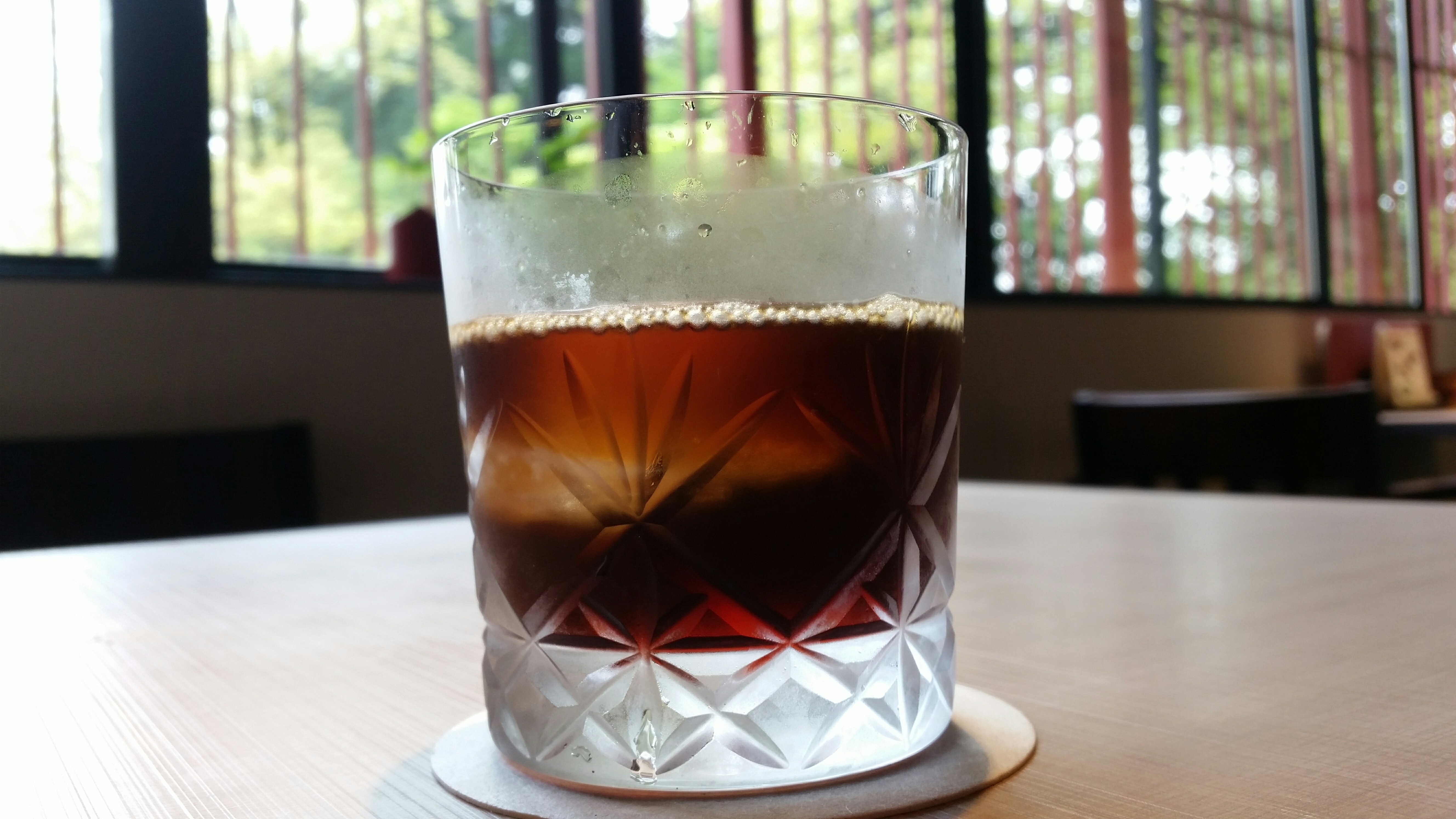 Amazon.co.jp: YDHOITE リブ付きグラス蓋とストロー付きのガラス製アイスコーヒーカップ375l ポータブルアイスコーヒー グラス、カクテル、紅茶、水、ウィスキー、ビール用コーヒーバーアクセサリー : 産業・研究開発用品