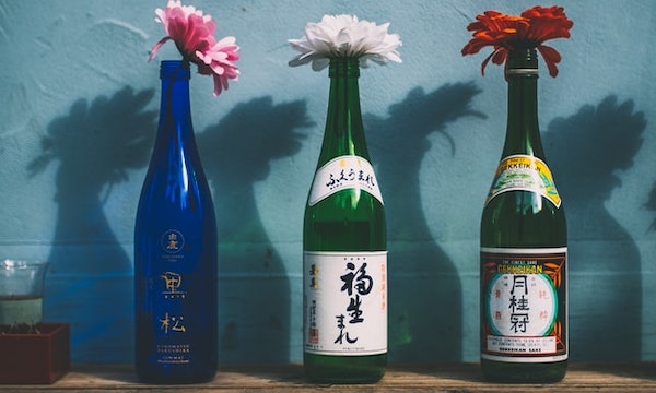 甘やかな香り サントリー角瓶 700ml - お祝いに彫刻されたお酒やグラスのプレゼント名入れ酒