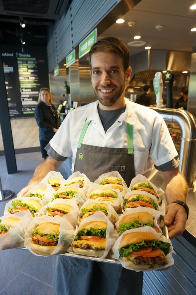 ニューヨークから日本初上陸！「シェイク シャック ハンバーガー」外苑前にオープン - ippin イッピン