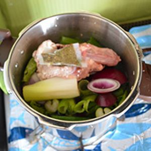 圧力鍋で作る鶏ガラスープ☆ラーメンに最高☆