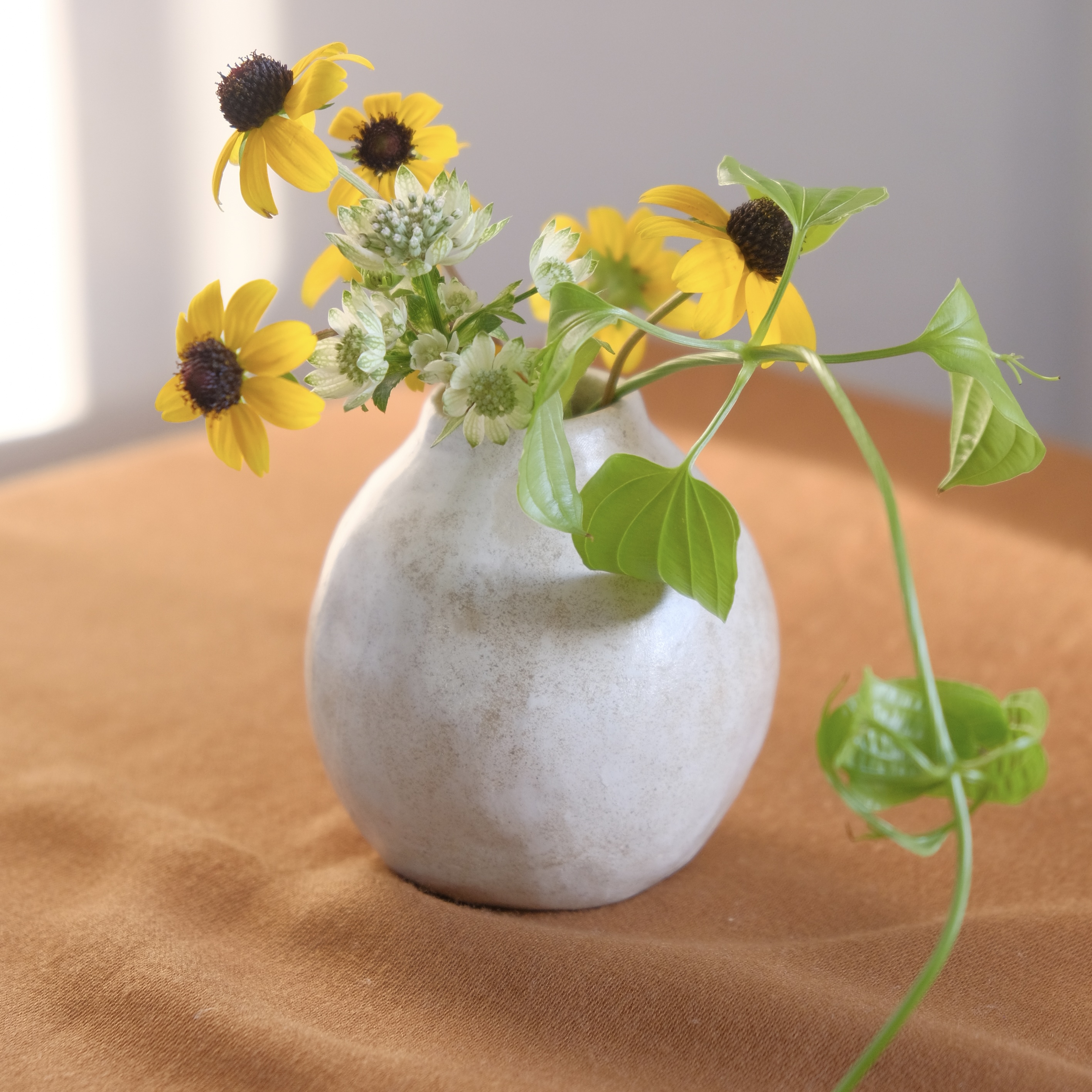 陶芸 手作り陶器 線文花入れ 花入 花瓶 陶芸 手作り陶器 - ショップ ツーもち