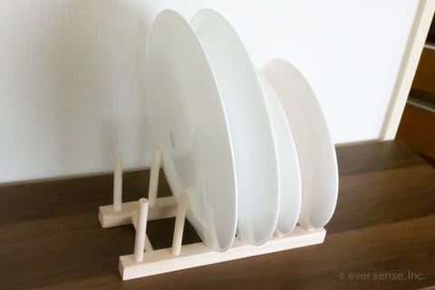 ディッシュスタンド 食器をサイズ別にスッキリ立てて収納！ダイソー・ディッシュスタンド3種の