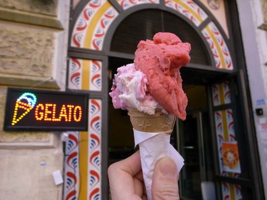 スペイン広場に来た！～スペイン階段・船の噴水～ローマ観光嫁と旅行ブログ