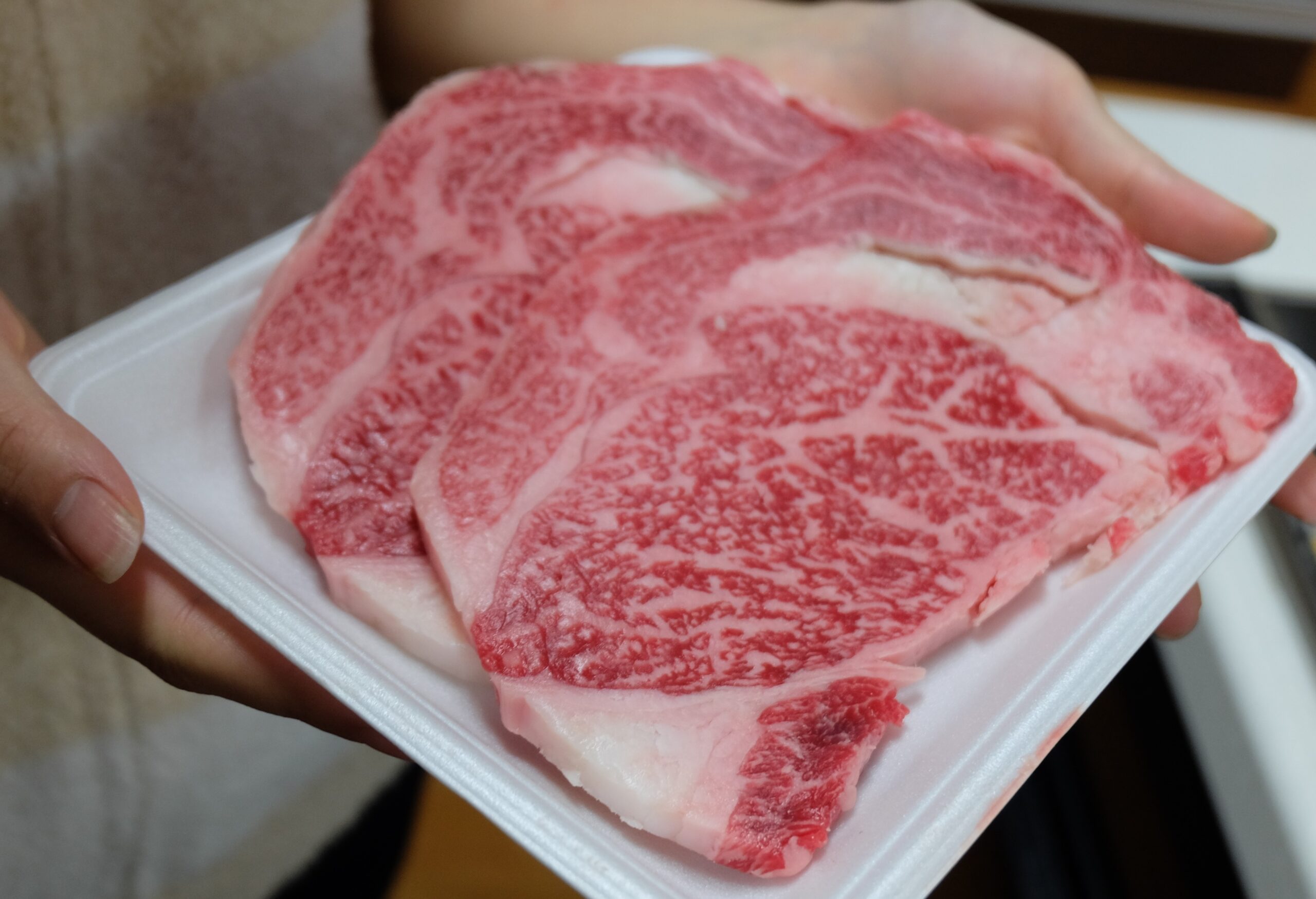 ムズすぎ いきなりステーキの新星「赤身！肩ロースステーキ」と「ワイルドステーキ」の違いを確かめようとしたら 予算が3倍かかってコレかよ！ロケットニュース24