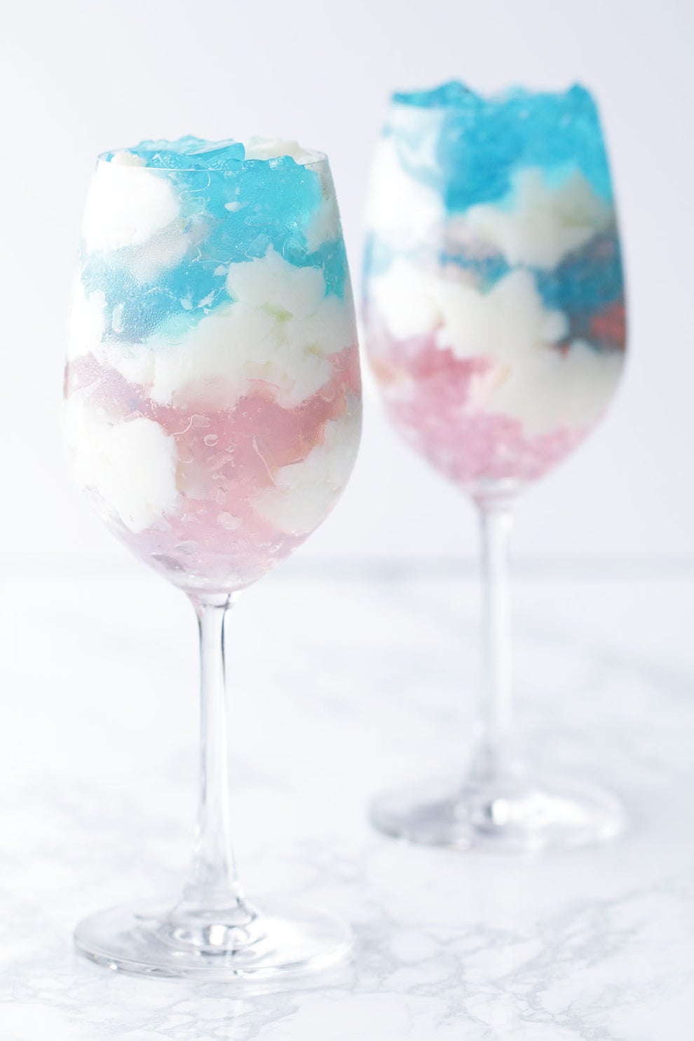 夏の入道雲の空のゼリーケーキ。 作り方やレシピはストーリーズハイライト先のYouTubeに載せています。空 ＃空ゼリースイーツjellysweetssweetstagramcakejelly cakefood夏レシピ透明sky青空ゼリー空色料理art