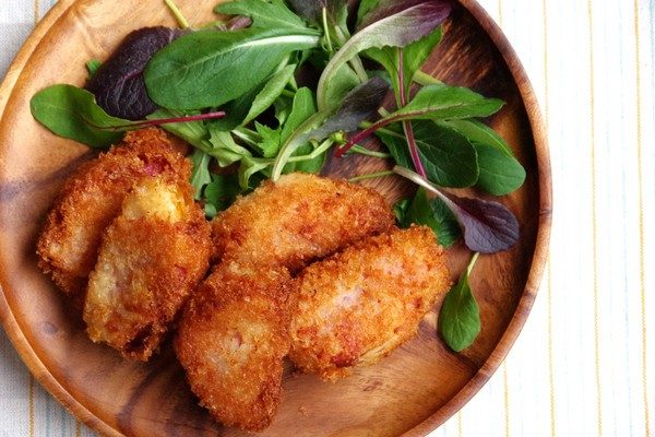 ヤミツキ 「コンビニチーズ」を「生ハム」と「豚バラ」で濃厚アップデートしてみた - メシ通ホットペッパーグルメ