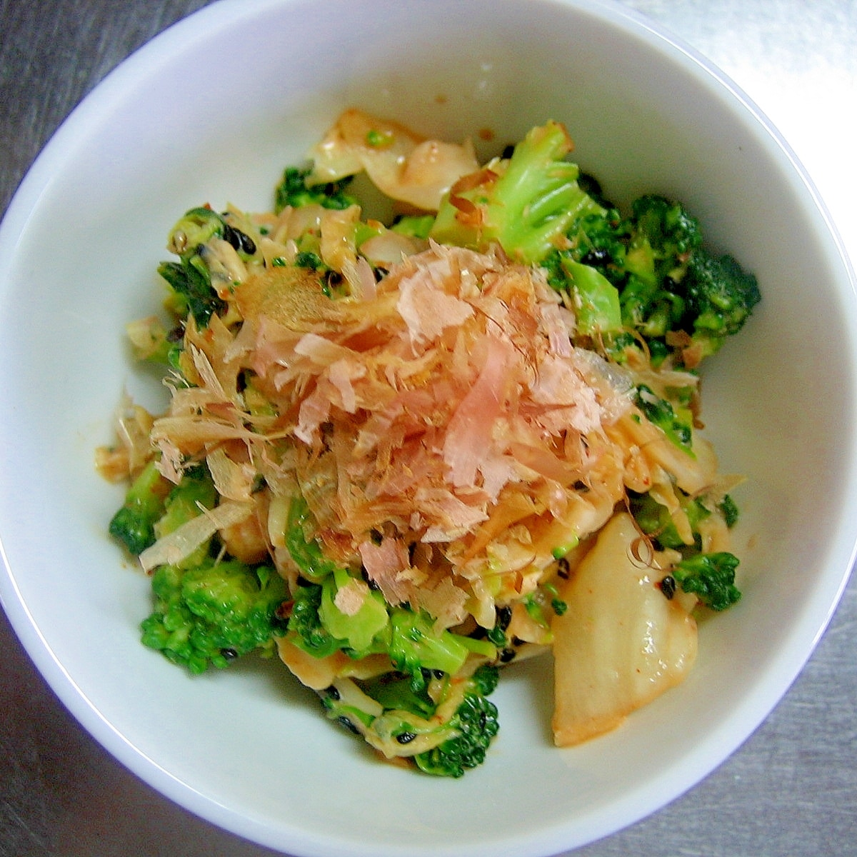 鶏むね肉とブロッコリーのキムチマヨネーズサラダ、サラダチキンアレンジ - 魚料理と簡単レシピ