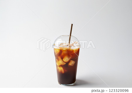 テイクアウト始めました🙌要望が多かった、コーヒーのテイクアウトを開始します！ ドライブのお供に、お散歩に、珈琲ヒュッテのコーヒーはいかがですか？☕️テイクアウトできるのは ・ホットコーヒー ・アイスコーヒー ・アイスカフェオレ の3種類です！アイス