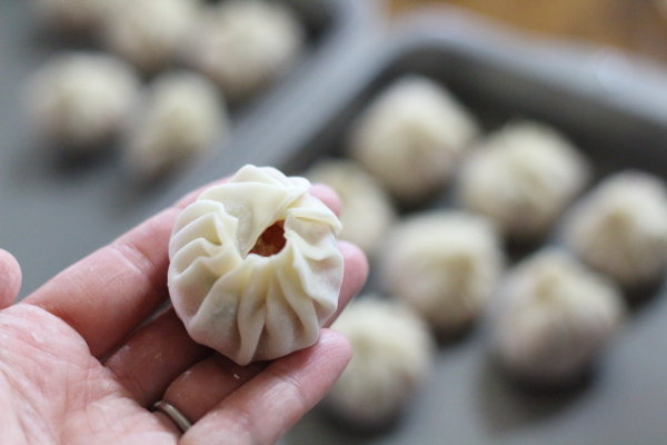 餃子の皮で小籠包 作り方 包み方 How To Fold Soup Dumplings With Gyoza Wrappers パンダワンタン