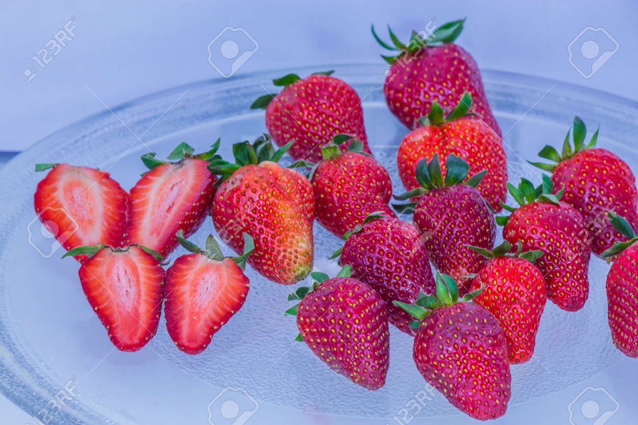 苺 バラ科 果実 果物の写真素材 - PIXTA