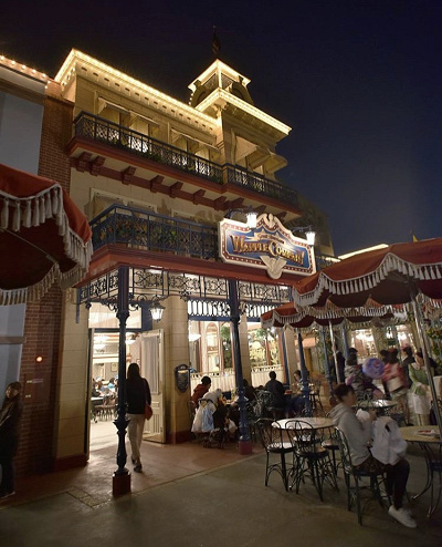 人気パークフードを持ち歩き！グレートアメリカン・ワッフルカンパニー「ミッキーワッフル、メイプルソース付き」