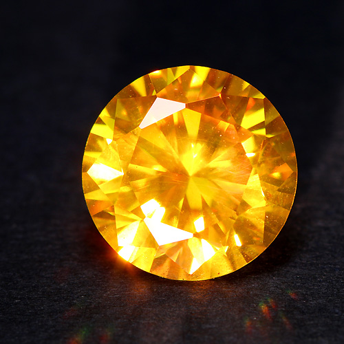 夕日のように美しいオレンジを持った宝石にはどのような物がある