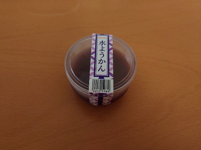 元祖 三石羊羹セイコーマートさん ポーチ入り羊羹 抹茶羊羹 🍵 チョコラベリー🐴🍫🍓 サンレイポケット🐴 ようかん屋のあんこ新入荷中です🫶 おがわじゅりさんの 馬🐴シリーズが 日高以外で人気が出てきているのが 嬉しいです😊 当初は 🐴馬産地ならではの物かと 思っ