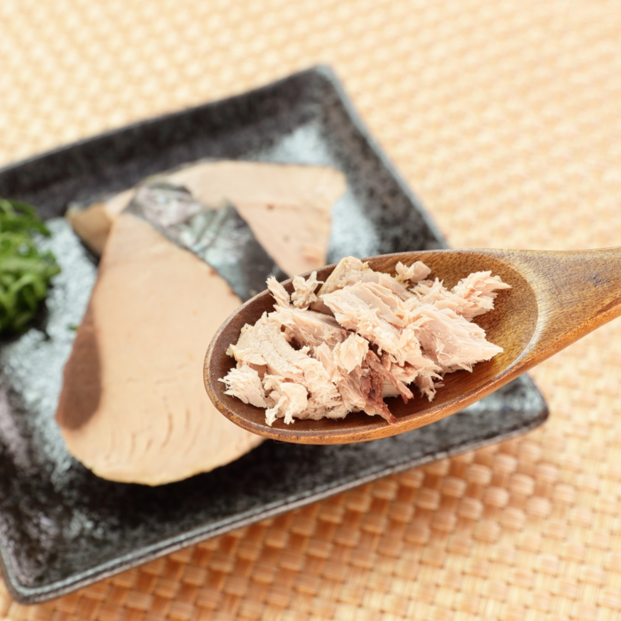 使い方をよく聞かれるなまり節。 そのままマヨネーズと醤油で食べたり、煮物に使ったりも、ありますが⭕️私は、シーチキンを燻製にしたような味なのでポテサラをオススメ✨ 大人味のポテサラになるので、おつまみにピッタリ！！ 今回は、デストロイヤーという名前の