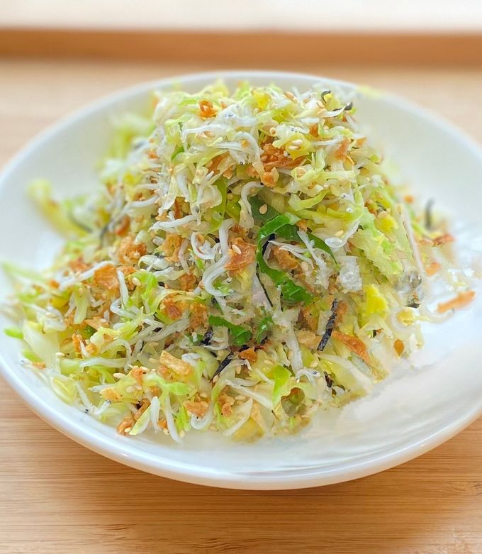 キャベツとしらすのニンニク炒め キャベツとしらすで最高に旨いニンニク炒めができました ！食事処さくらの「お品書き」