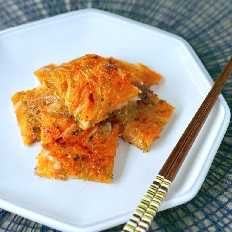 豚バラ・白菜キムチ・玉ねぎ・にらで「豚キムチチヂミ」レシピ コウケンテツさん