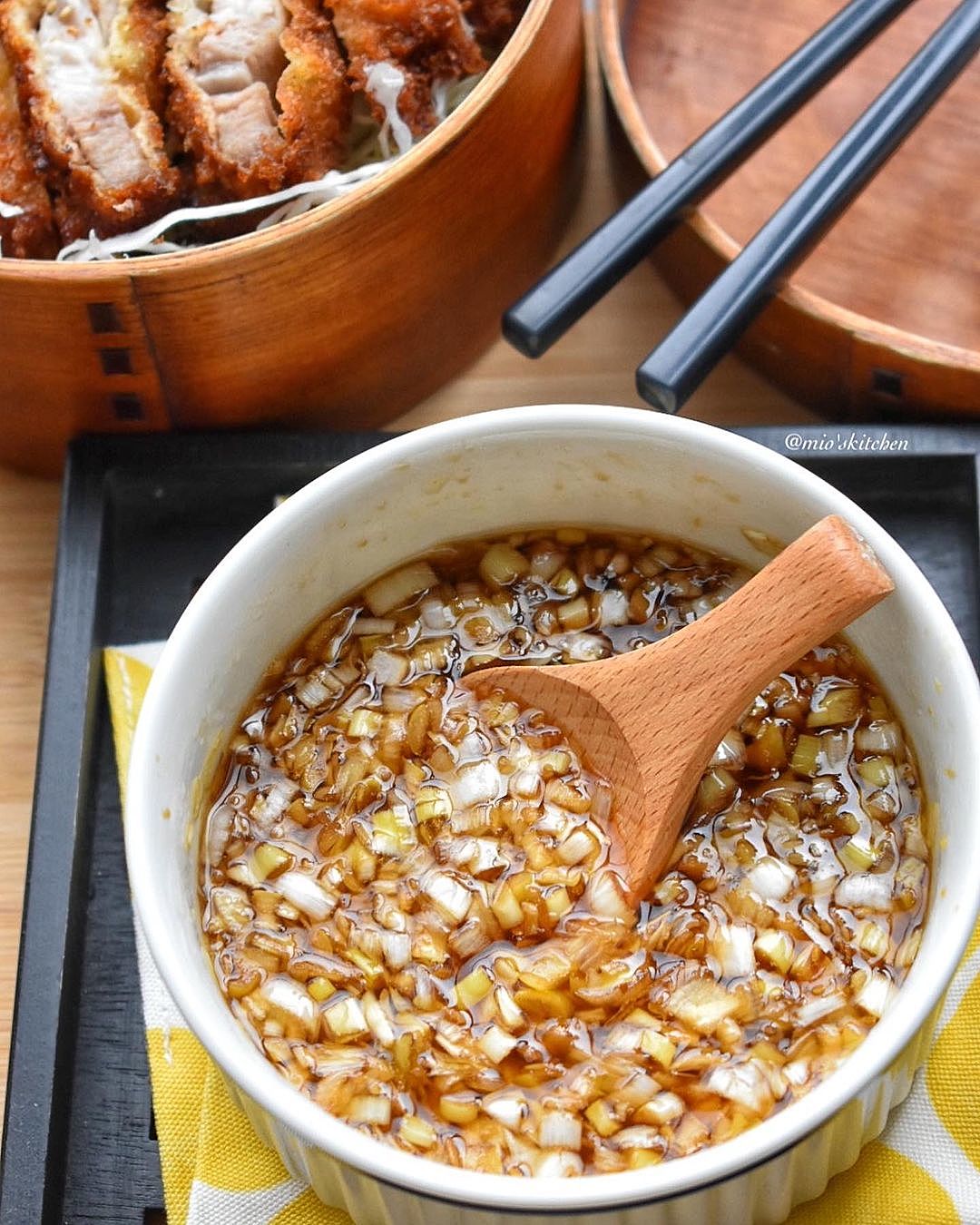 先着！400円OFFクーポン14日20時〜 厨房応援団 油淋鶏のたれ 1L ×6本入り エバラ 業務用 ケース販売 送料無料 大容量 調味料プロ仕様 中華 中国料理 唐揚げ からあげ 鶏肉 チキン タレ 本格 手作り 淋鶏 簡単 ソース 豚しゃぶ 醤油ベース えばら 美味しい おすすめ人気