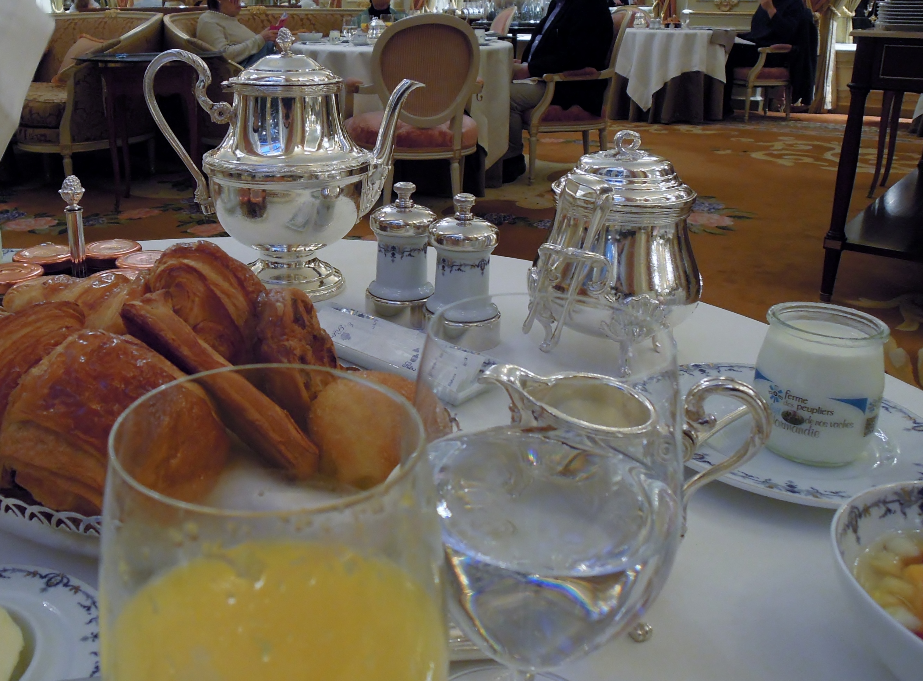 夏Paris6日目 リッツ・パリで優雅な朝食♪MAYUMIの地球の美しくラグジュアリーな場所を自由に体験するブログ