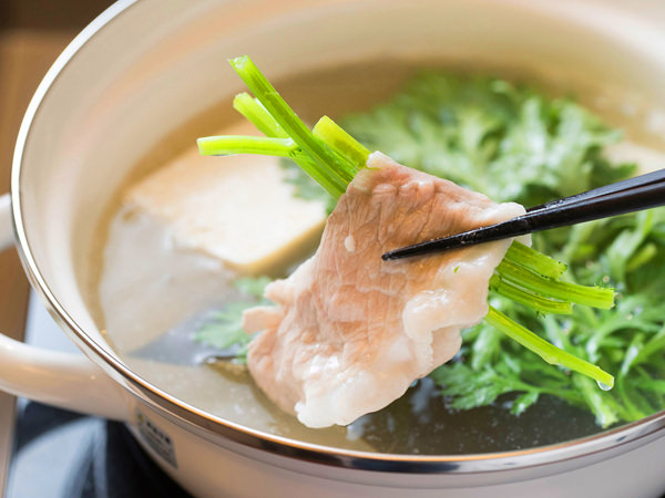 鶏肉と春菊のワンタン鍋の作り方- YouTube