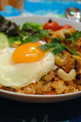 ナシゴレン 鶏肉といつもの調味料でインドネシア炒め飯
