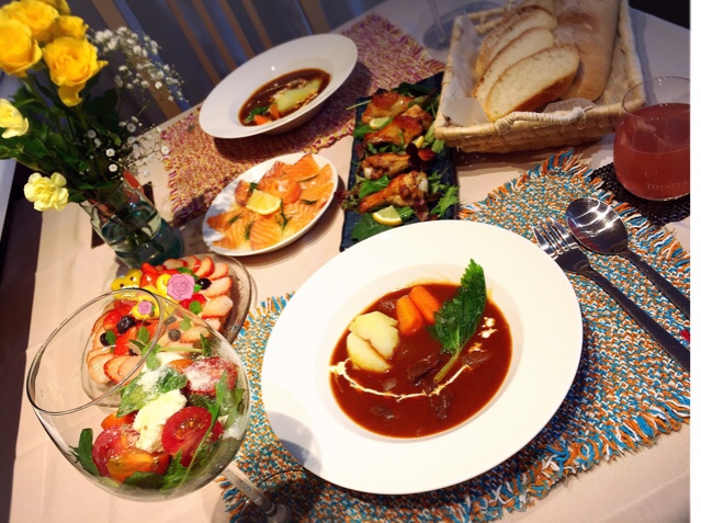 旦那の誕生日に手作りディナーでおもてなし！お家で簡単おすすめコース料理のレシピも紹介パマリ