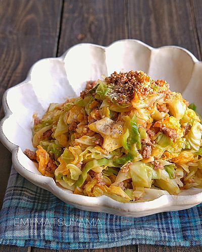 簡単10分でメインおかず！ご飯が進む豚ひき肉とキャベツの卵炒め