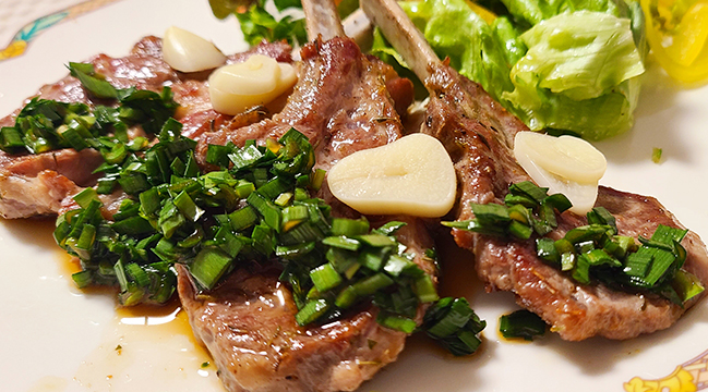 食卓の見栄えUP！ラムチョップのバルサミコソースがけ
