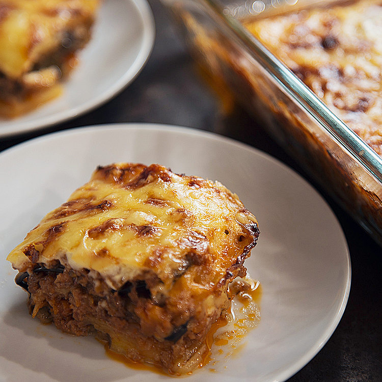 ☆ごはんDEギリシャたび☆8月☆ 『ギリシャごはんを食べて、ギリシャをくるっと旅する。』をコンセプトに、ギリシャ各地の名物料理を月替わりでご提供中☆彡◇ カリツニア ¥690カリツニア は、ギリシャ最大の島クレタ島の伝統スイーツでクレタ風チーズタルトです