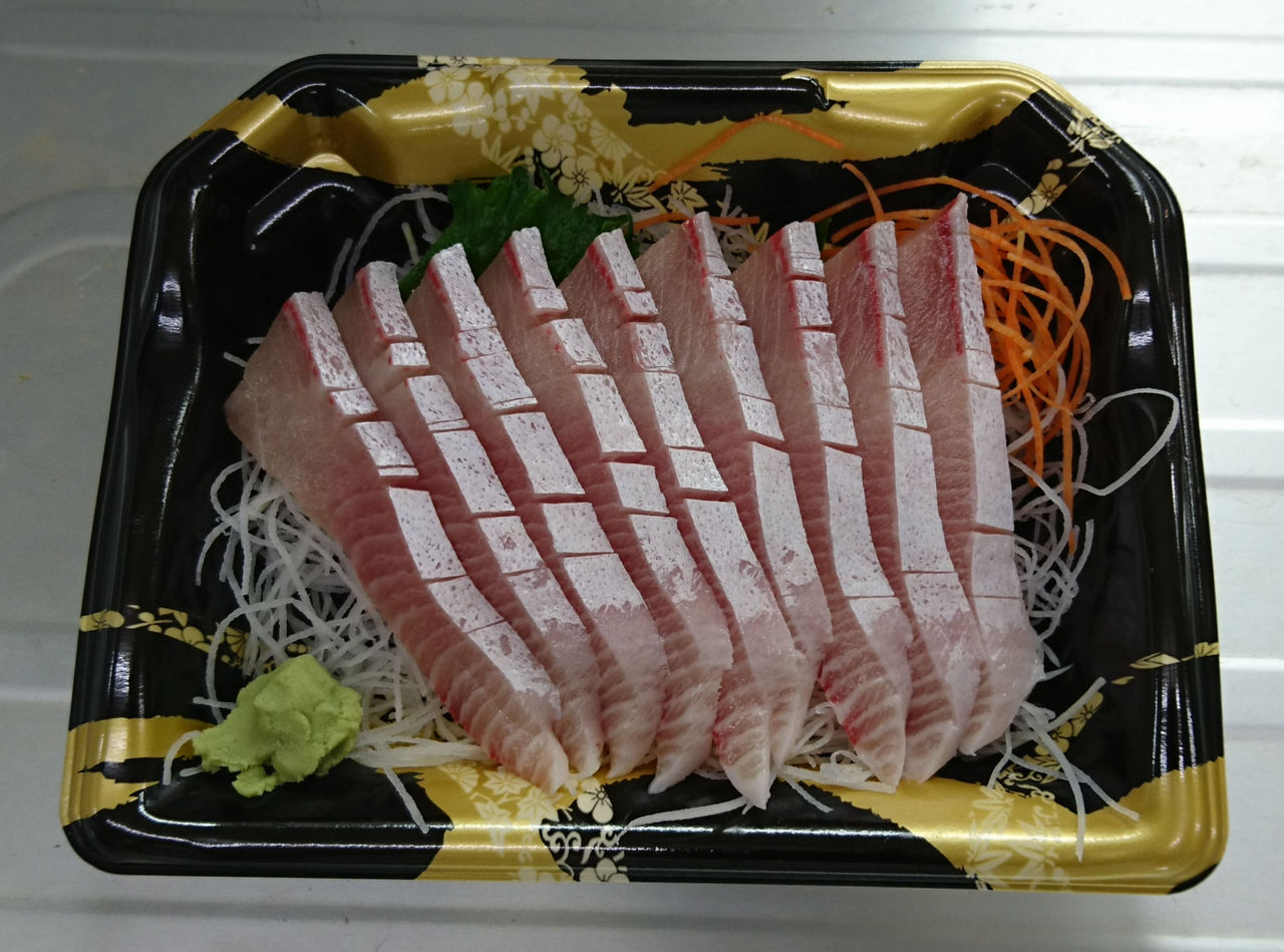 夜市限定 脂の乗った身がふわっとお口でとろけます！自然豊かな山々に包まれた入り江で育った、栄養も肉厚もたっぷりな鯛の２尾セット＜皮なし 皮あり各１尾＞：三重県産の魚介セット食べチョク産地直送 産直 お取り寄せ通販- 農家・漁師から旬の食材を直送