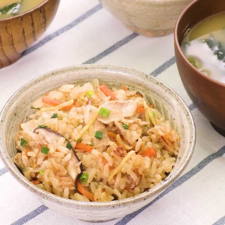 ラク旨！焼肉のタレで豚バラ舞茸炊き込みご飯♪