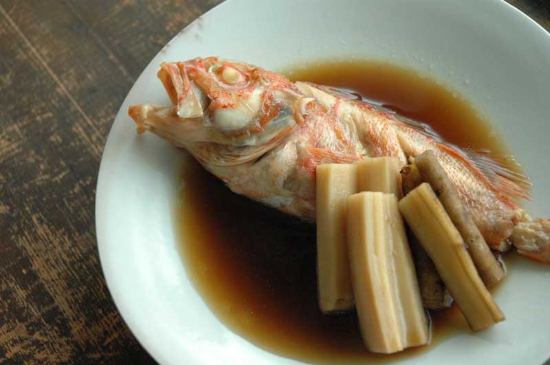 鮮魚店が伝授 基本のカレイの煮付けレシピ。プロのコツでふっくら味しみしみ！ おすすめの種類も解説三越伊勢丹の食メディアFOODIE フーディー