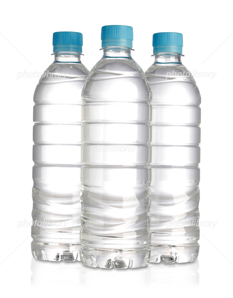 水が入ったペットボトル - かわいいフリーイラスト素材集 ぴくらいく 商用利用可