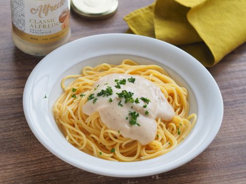 業スー『クラシックアルフレッドソース』３種のチーズと濃厚クリームが太麺パスタとの相性が最高！パスタ以外のアレンジレシピも紹介