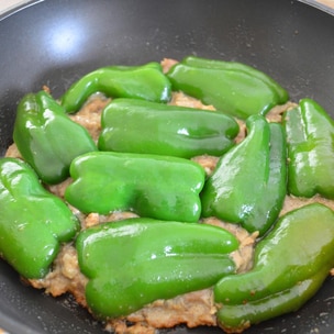 捨てるとこゼロ レンジでピーマンの肉詰め ピーマンの種もヘタも♪ フードロス削減レシピ