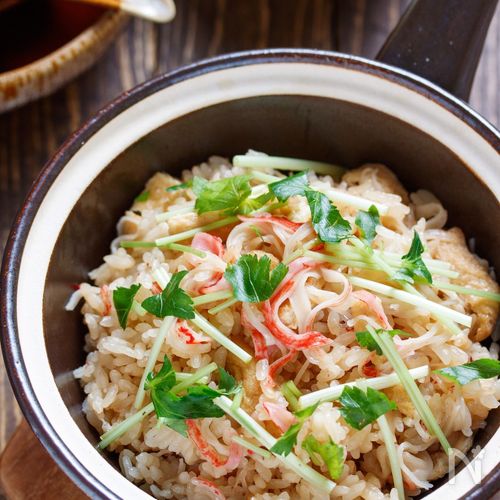 白だしでワカメとカニカマの混ぜご飯