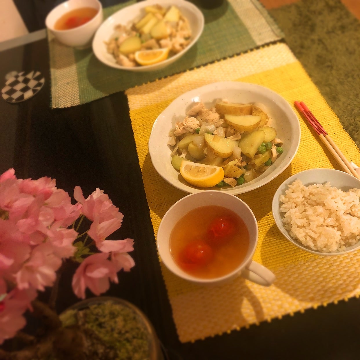 ◎エスニックな味付け海老の献立♫金曜日の献立🍳ガーリックシュリンプ 🍳ジャーマンポテト 🍳ほうれん草スープ食べて大満足なガーリックシュリンプ🦐 ウインナーでジャーマンポテト🥔 豚ばらとほうれん草の和風スープ🥬使用食材豚ばら ・70g冷凍