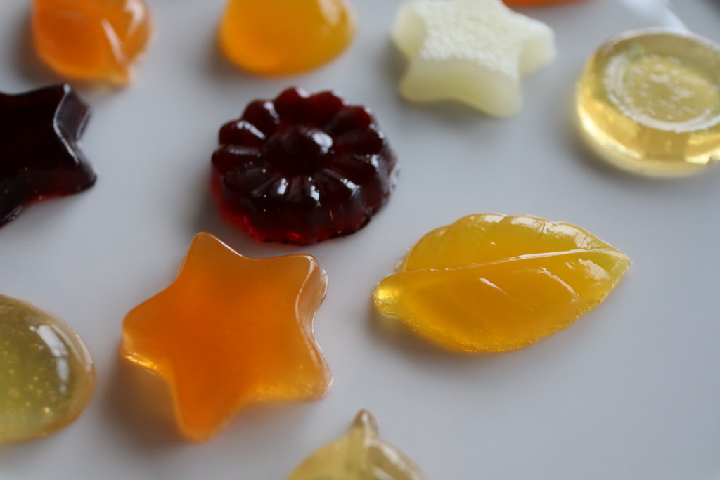 Amazon.co.jp: 風車飴 30本セット 棒付きキャンディ お菓子 グミ ギフト 詰め合わせ -棒付き 飴 棒付き 御菓子 個包装 - 大容量業務用 景品 パーティー 人気 ギフト ビッグシェアパック風車グミ 30本セット: 食品・飲料・お酒