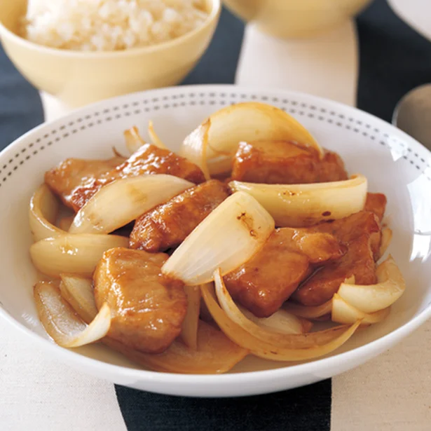 玉ねぎと豚バラ薄切り肉で、スタミナ豚丼♪
