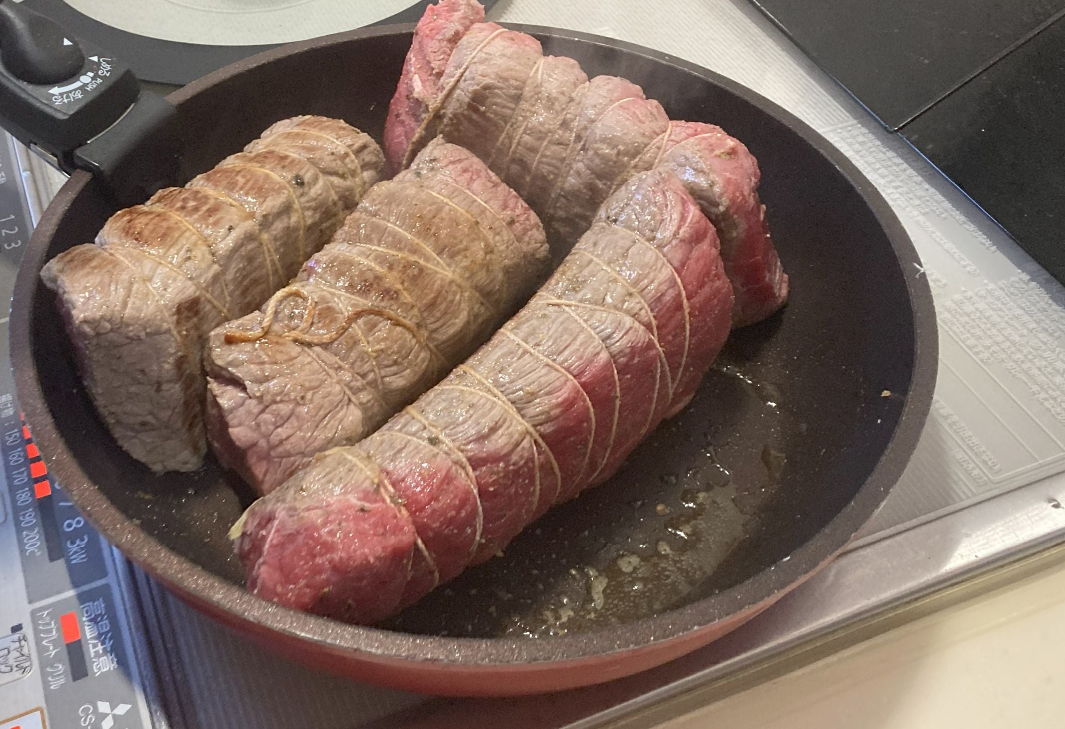 ローストビーフの人気レシピ8選！炊飯器の簡単調理法やおすすめソースも暮らしニスタ