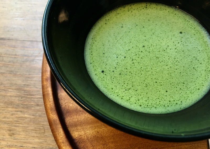 鎌倉の「報国寺 休耕庵 竹の庭の茶席」でお抹茶。 - 美味しいもの食って写真撮って、あとで振り返ってのブログ