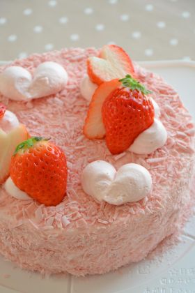 チョコといちごの魅惑：心ときめくチョコレートケーキ