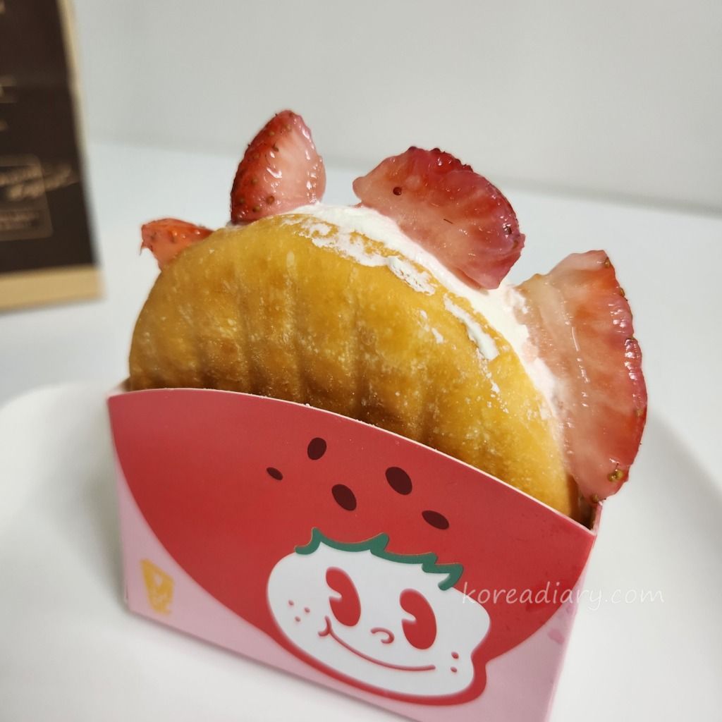 スタバのカップにフタの飲み口をここに合わせないようにと書いてあるのは何- Yahoo!知恵袋