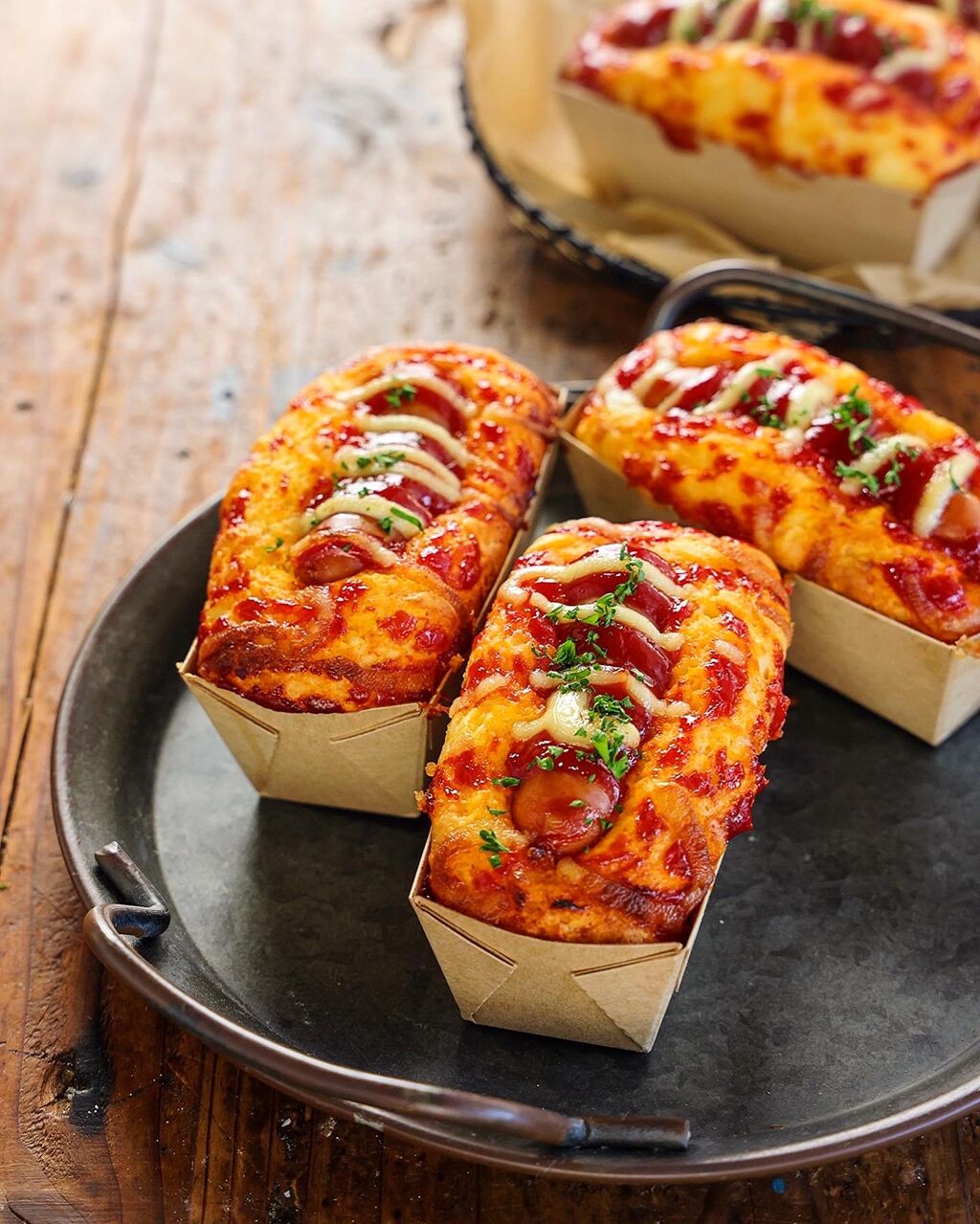 お惣菜パンの作り方♪ホットケーキミックス使用でただ混ぜて焼くだけ！焼くまで10分で出来て一番簡単です。具材タップリでしっとりふわふわで最高に美味しいです