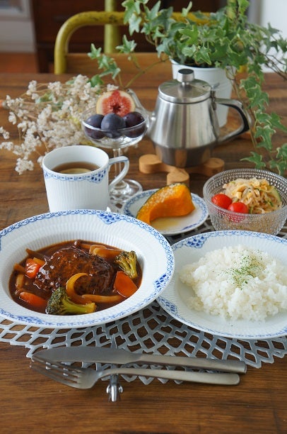 盛り付けがイマイチなハンバーグの晩ごはんいつも心にハワイなの～♡